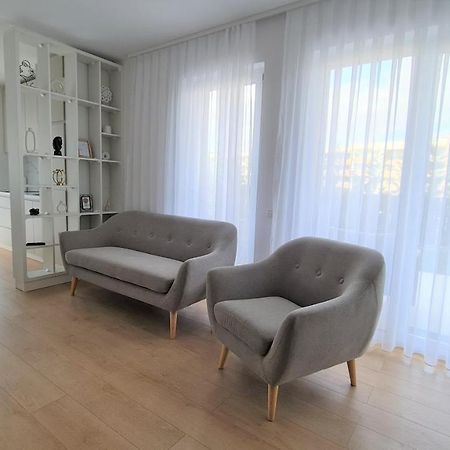 Sara Apartment Oradea Bagian luar foto