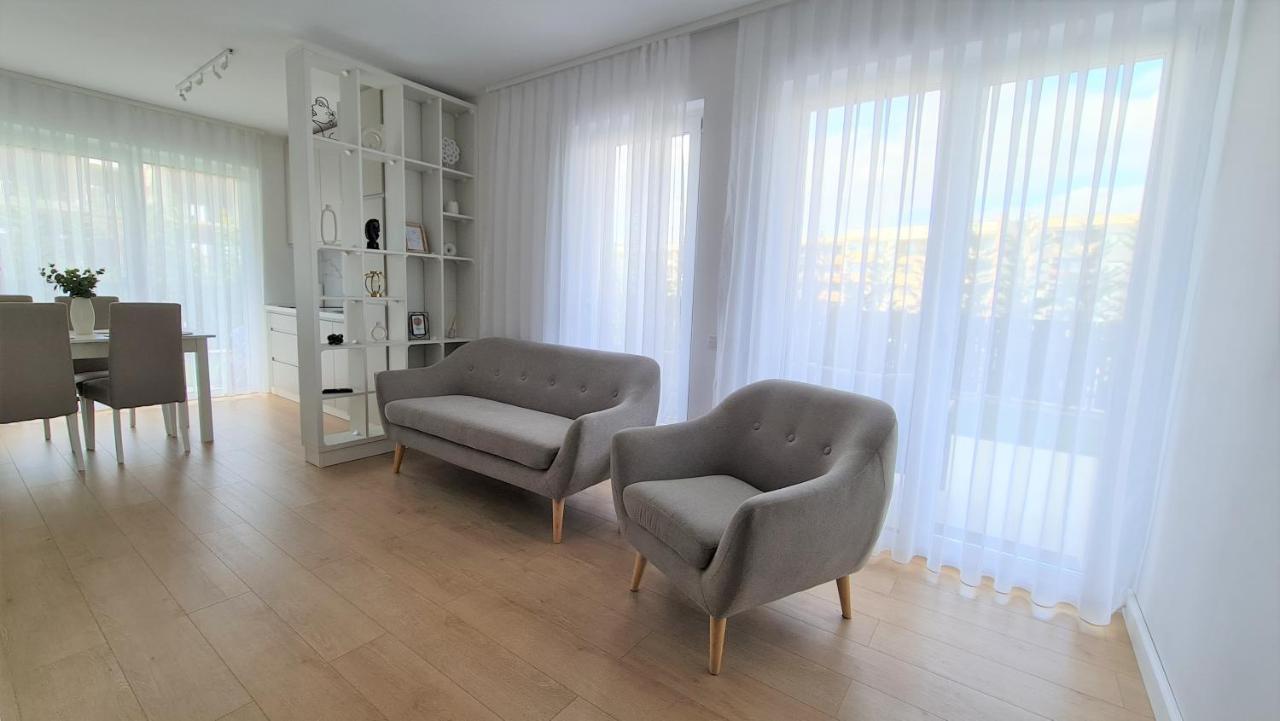 Sara Apartment Oradea Bagian luar foto