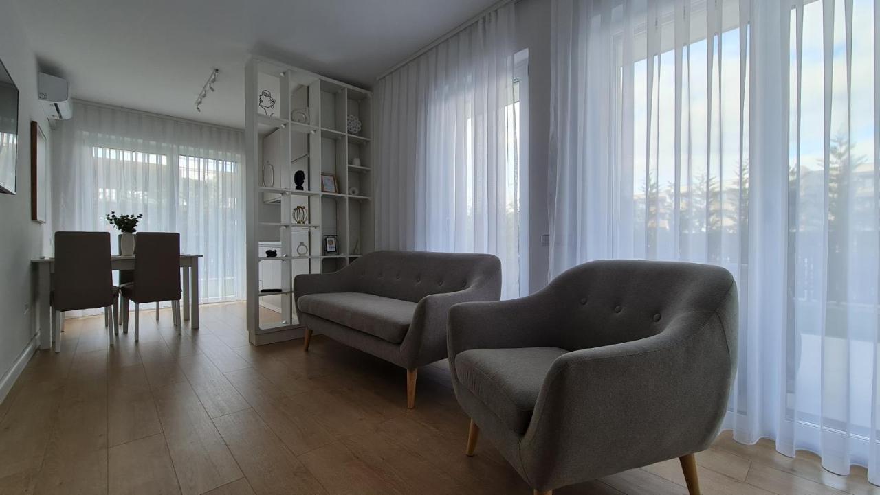 Sara Apartment Oradea Bagian luar foto