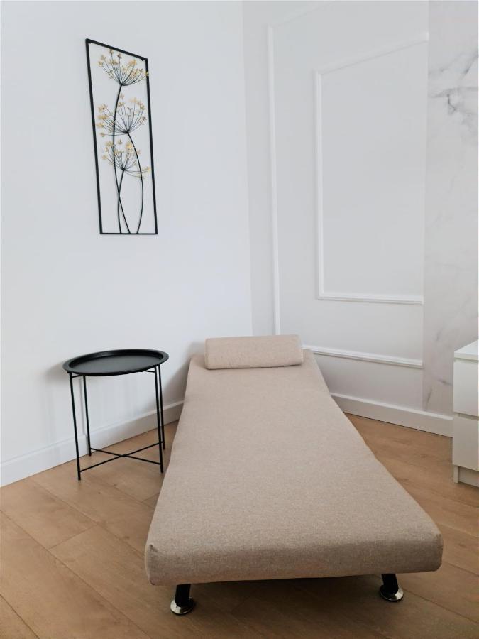 Sara Apartment Oradea Bagian luar foto