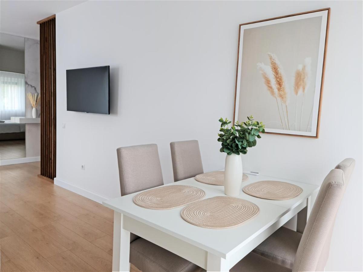 Sara Apartment Oradea Bagian luar foto