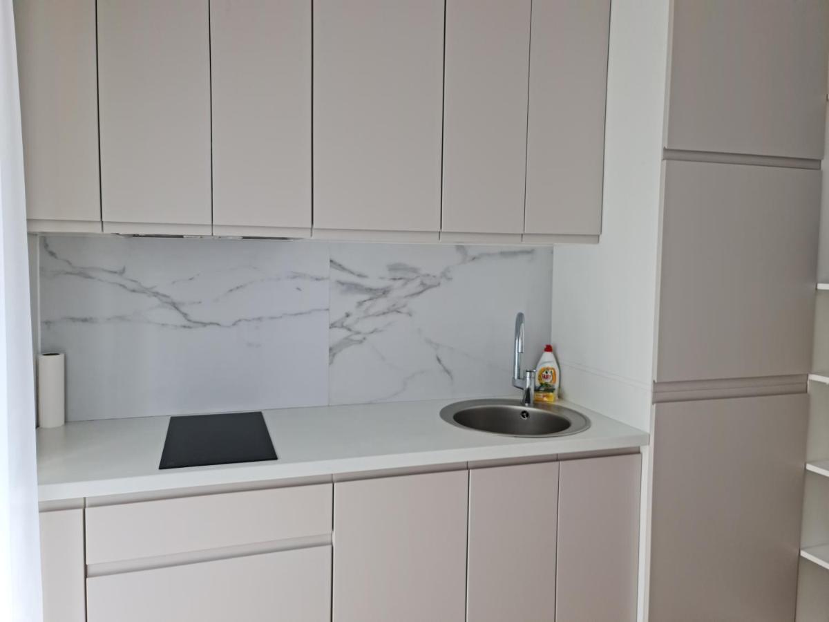 Sara Apartment Oradea Bagian luar foto