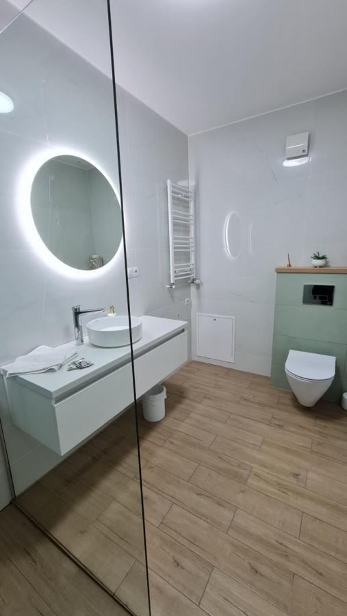 Sara Apartment Oradea Bagian luar foto